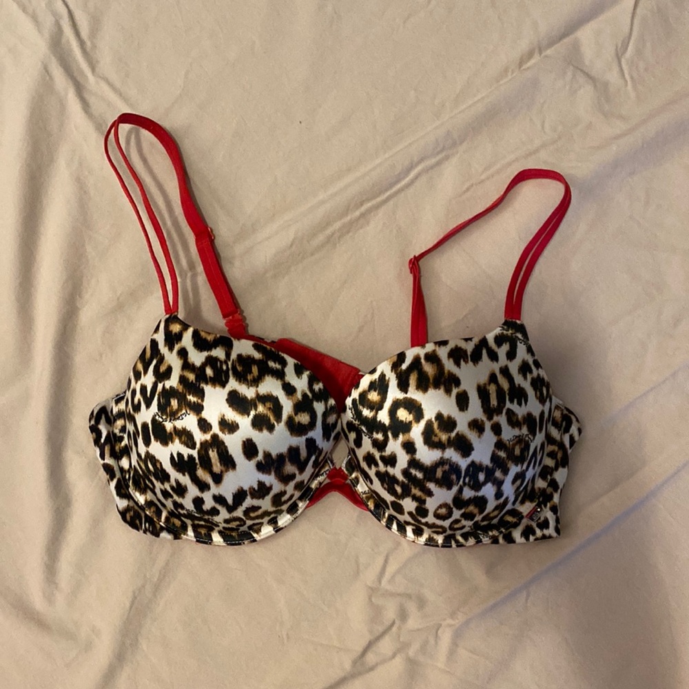 36D Victoria’s Secret push-up bra